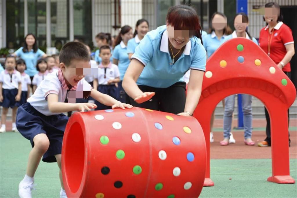 指甲|孩子爱“啃指甲”是习惯？背后传递出3大信息，家长别不当回事