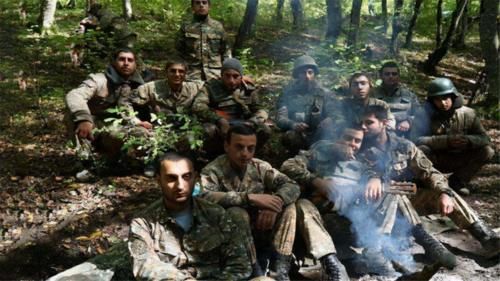 战俘|俄媒曝光阿亚战场惨状，阿塞拜疆虐杀战俘，反绑双手挨个枪决