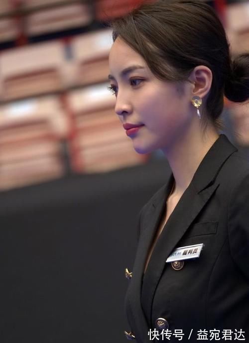 裁判|她长相甜美，身材火辣，被称为“最美台球裁判”