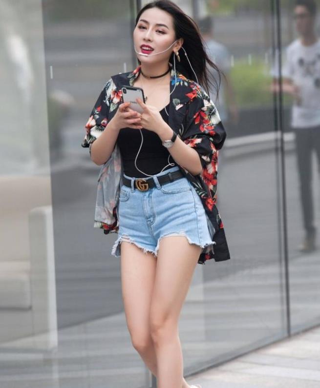 休闲裤|青春甜美的时尚小姐姐,休闲裤搭配短袖,整体简约又不失气质
