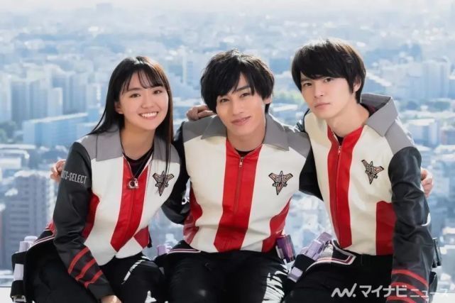 德凯|奥特曼:戴卡变德凯,梅加洛杰厄第二形态气势十足