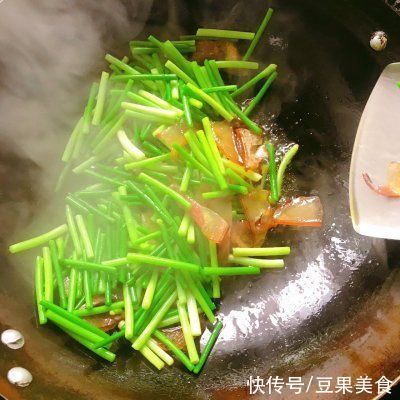 这道腊肉炒菜合集发到朋友圈，留言全说被馋哭