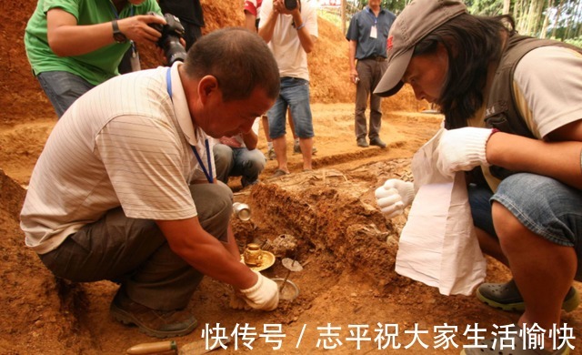 公主|古墓出土美貌公主，当人们要“打开”她的外衣时，差点遭暗算