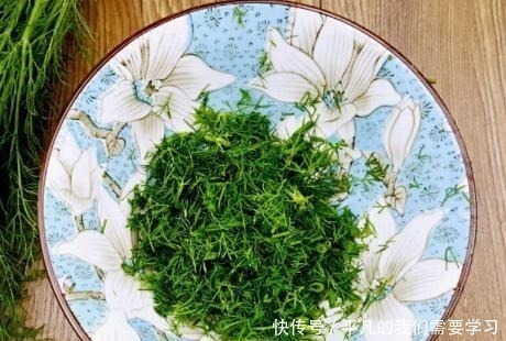 拌饺子馅时，别只会放葱姜，多加这2样，猪肉馅鲜嫩多汁还不腻