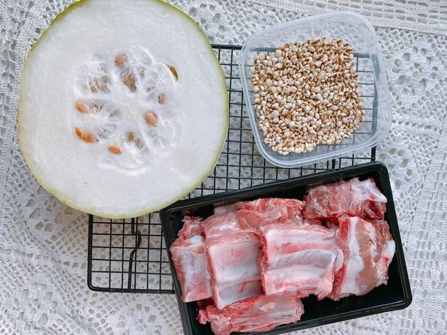 清洗干净|秋天最适合喝这碗汤,清淡不油腻,营养丰富又好喝,祛湿降火润燥