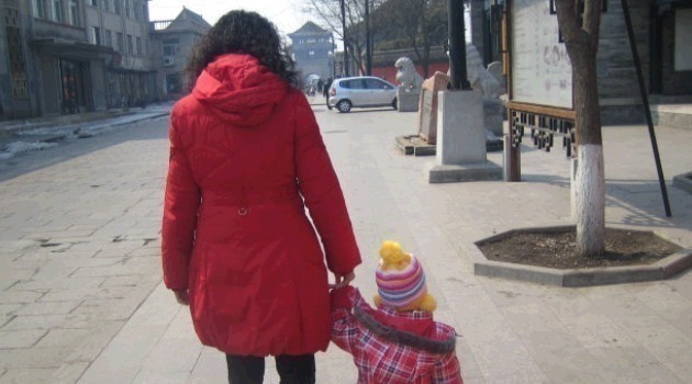 行为|儿科医生孩子平时4行为,暗示大脑发育快,占一个也好,恭喜