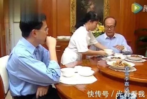 李嘉诚的“年夜饭”曝光！一顿饭，看出一个家庭的教养丨可读