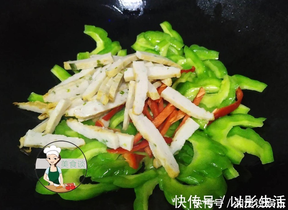红辣椒|炒苦瓜时别直接下锅,多做一个步骤,苦瓜更脆还不苦,热天吃最香