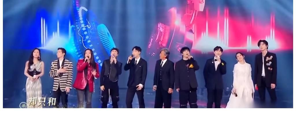 戴佩妮穿恨天高表演,薛之谦调侃她踩高跷,喊话拿出鞋垫让他闭嘴