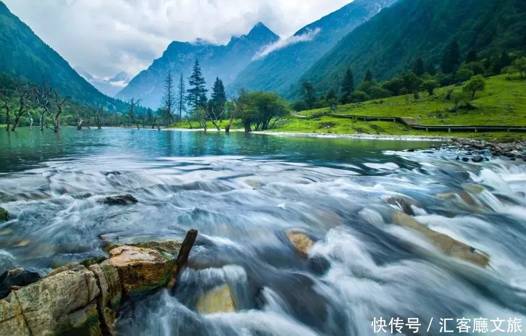 秘境川西，享一场色彩狂欢；瑰丽山河，赴一场诸神盛宴