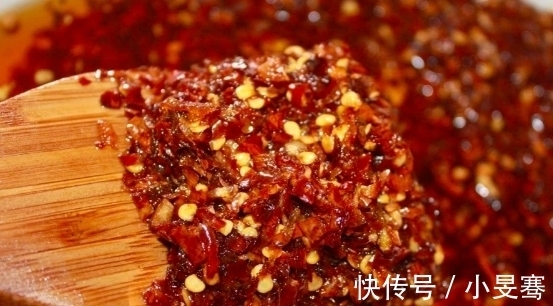 炸辣椒油，直接淋入热油是不对的！多加一步，辣椒油香辣红亮
