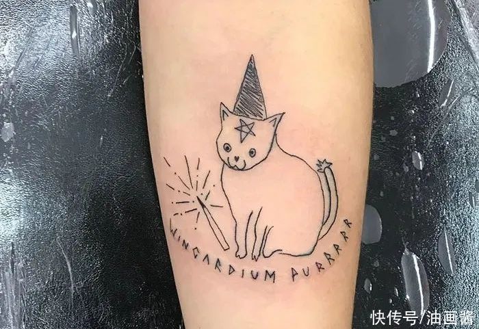 古怪|不会画画的纹身师,纹出歪扭的小纹身,生涩俏皮让人忍俊不禁