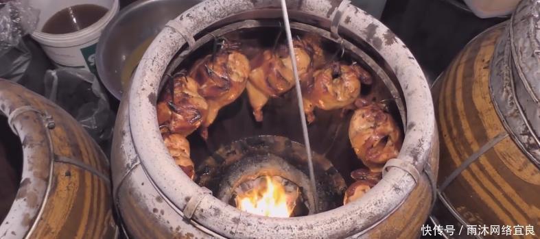 瓦罐|大娘卖“瓦罐烧鸡”,12元一只,半天卖300只,顾客抢也抢不上