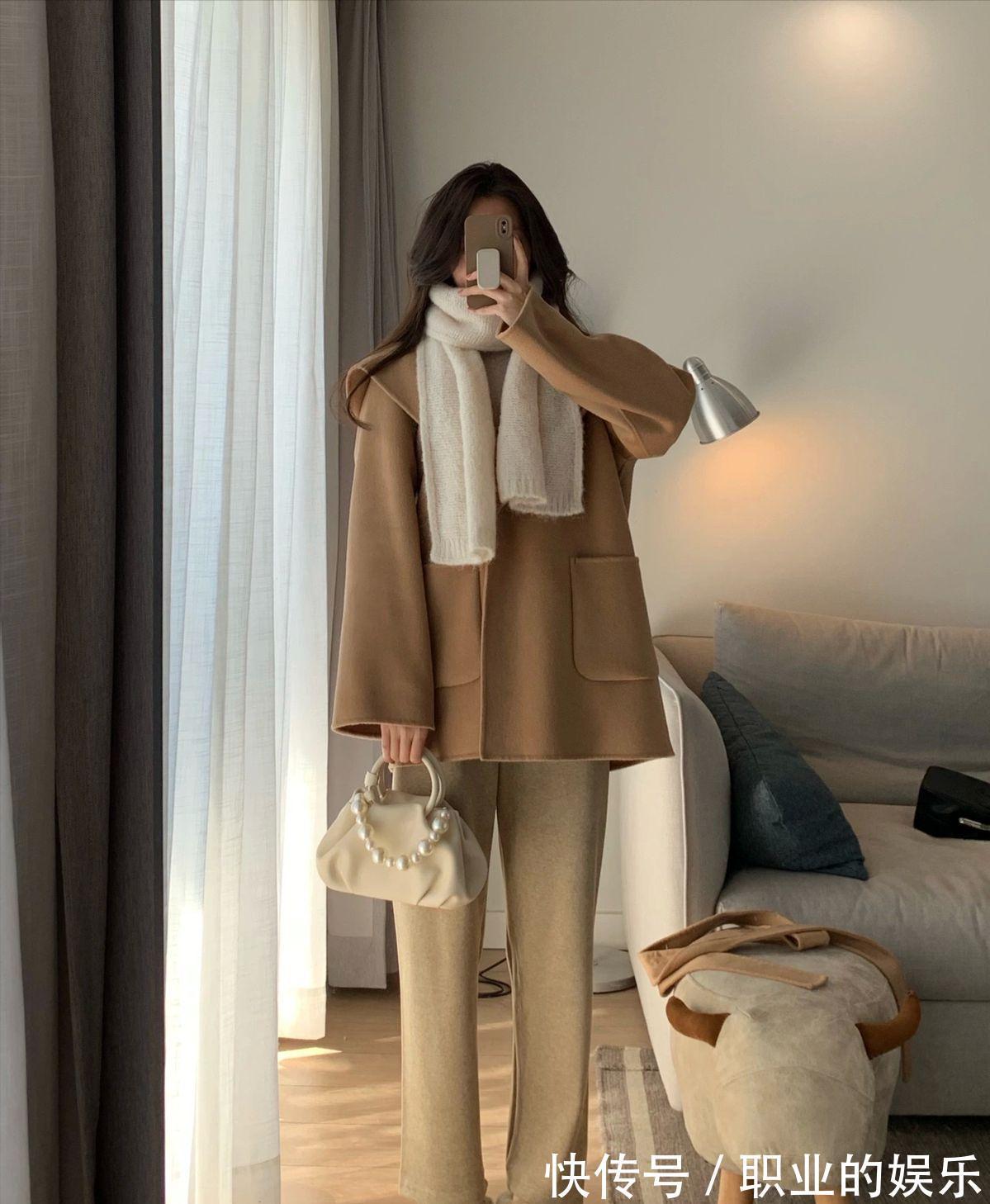 棉服 不到160cm的女生怎么穿,暖色调穿搭法值得借鉴,造型可爱还甜美