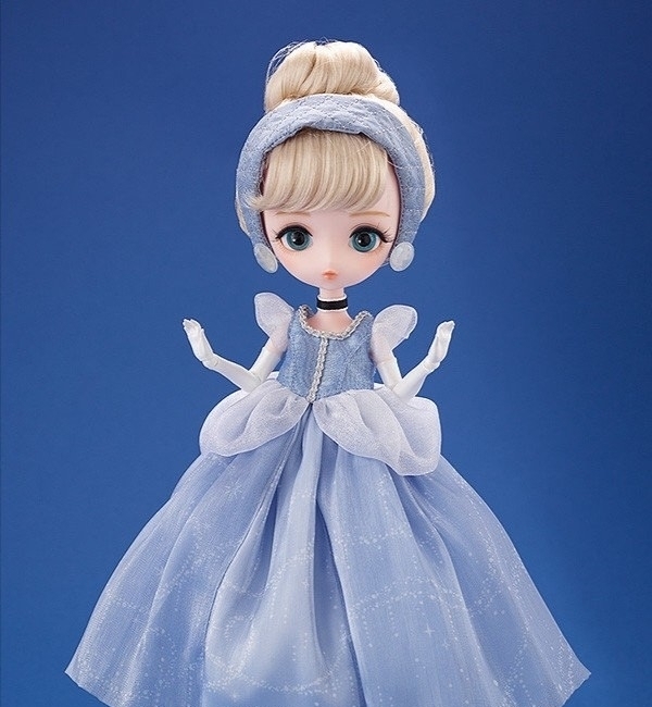 制作公司|GSC联合迪士尼推出的灰姑娘手办,蓝色的公主裙很吸睛