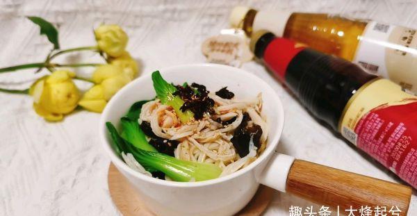 鸡丝|酷暑时节来一碗清爽鸡丝凉面