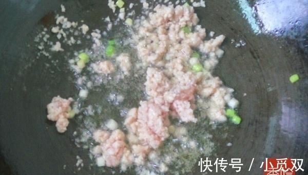 鸡蛋蒸豆腐|两个鸡蛋放进豆腐里蒸一蒸, 5分钟后, 不爱吃鸡蛋的孩子吃的特开心!
