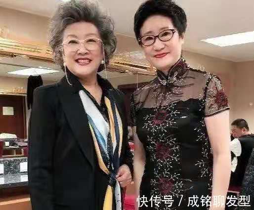 长发|到了奶奶辈的年龄,都会选择剪短烫卷的发型,怎样做到全国统一?