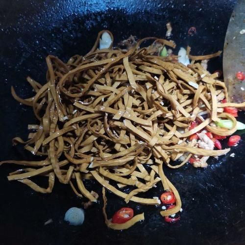 肉絲韭菜炒豆腐絲,簡單美味的家常菜,超級下飯