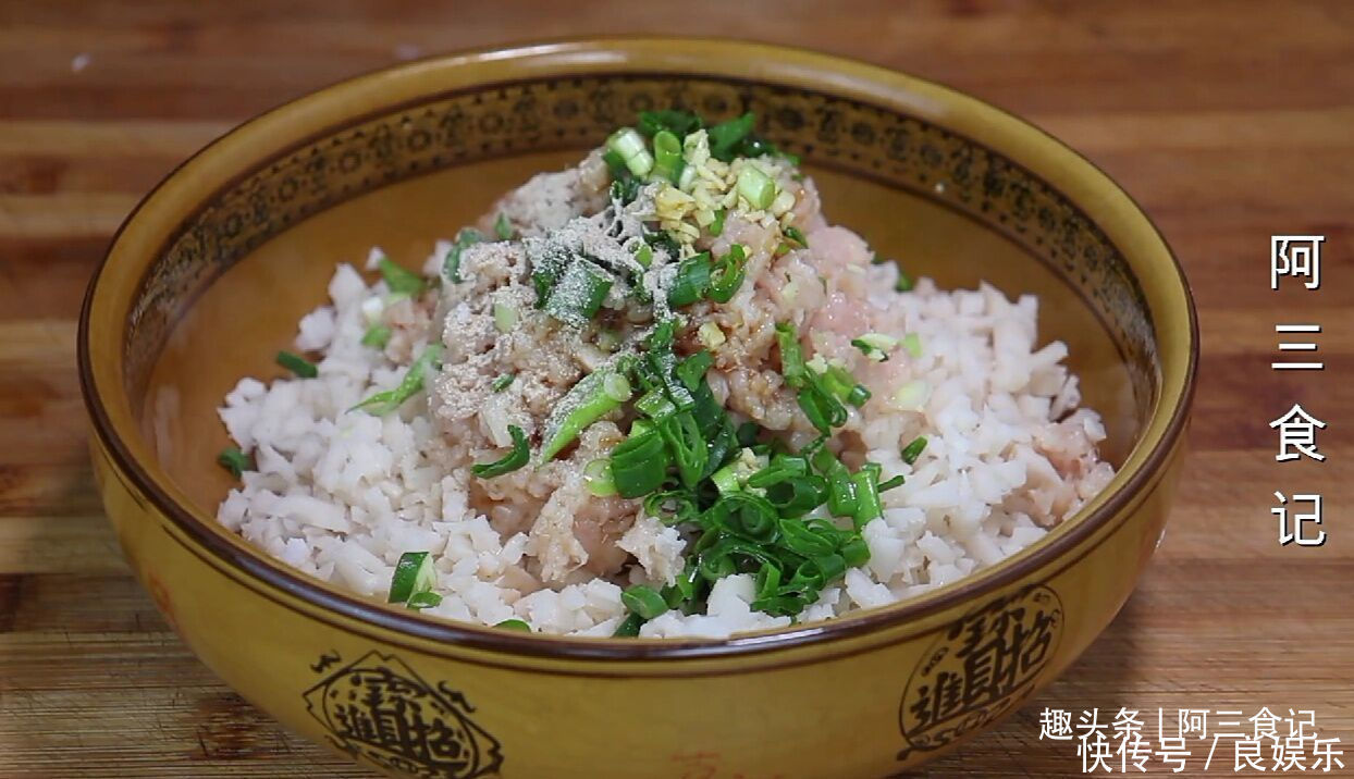  莲藕最好吃的做法，不炒不炖不凉拌，真是太香了，比吃肉还解馋