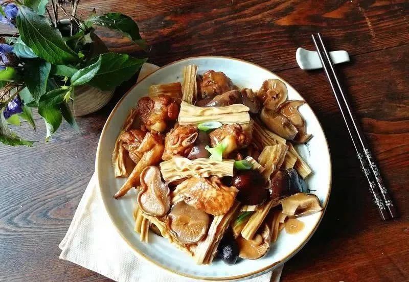 腐竹泡|腐竹、香菇和鸡翅这样搭配,营养全面孩子爱吃!赶紧学起来吧~