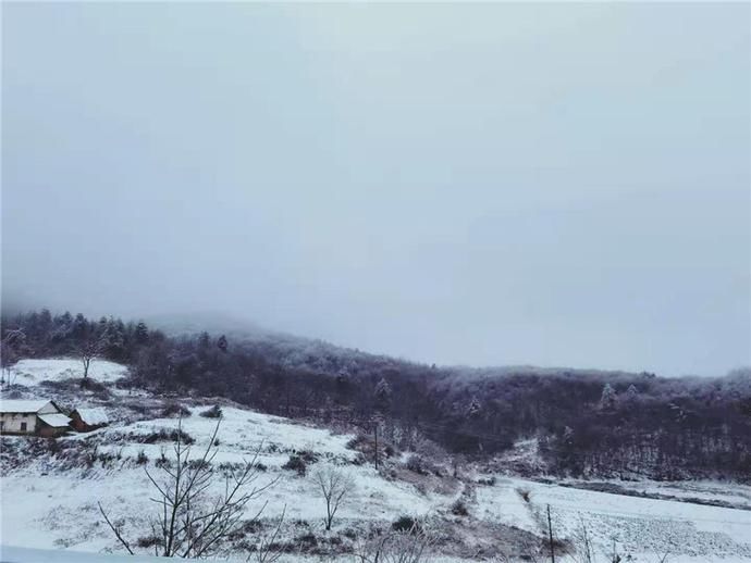 老年|巫山：春雪纷飞景如画