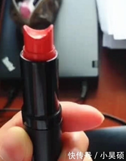 你的口红都用成哪种形状了看到第三种,网友你是嘬着用吗