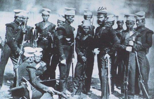 民族|从石洞里走出来的一个民族,抵抗英日守护中国,人口四十三万