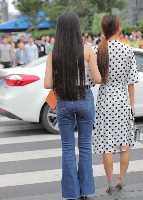 配饰|牛仔裤小小搭配一下,这样穿出来的身材更显瘦,束腰效果很明显