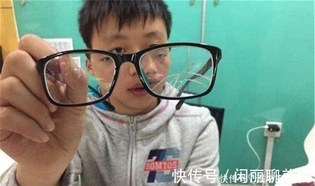 同学|7岁女孩踩碎同学眼镜,妈妈却不当回事,直到看到发票才深感后悔