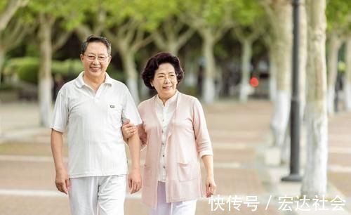 收入|走路真的是运动之王,医生忠告,坚持走路,四个好处收入囊中