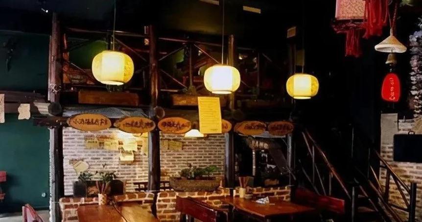 哐哐哐哐!古代一上联:“四盏灯,一个字,酒酒酒酒”,书生的下联堪称经典