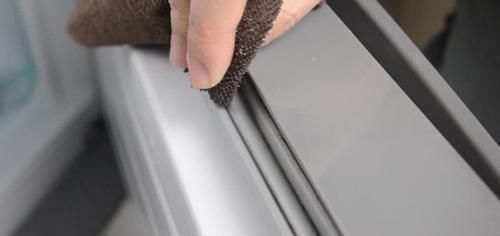 发霉|冰箱封条发霉了别再用酒精擦了, 用它一擦就干净, 越早知道越好