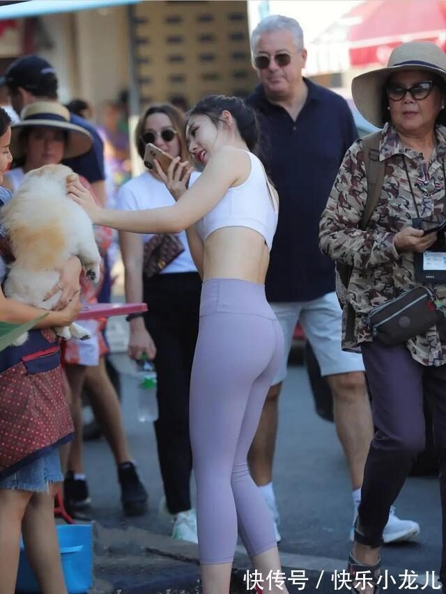 裤型 打底裤的打扮优雅从容,充满时尚风,舒适不失自在感