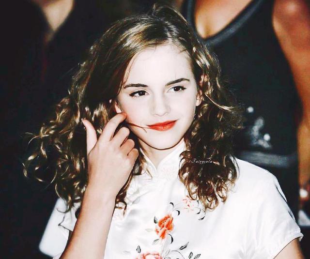 旗袍|不只东方人驾驭! 10位展现旗袍之美的好莱坞女神, 妮可S曲线美翻