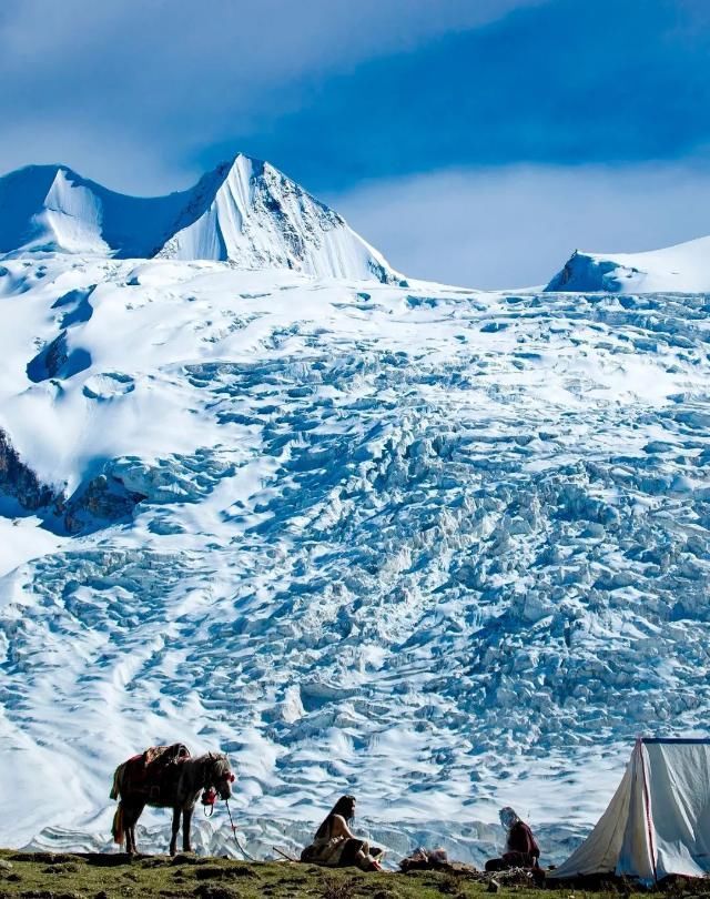 凝聚冰川、古道、湖泊、雪山、草原和古文明的康巴腹地