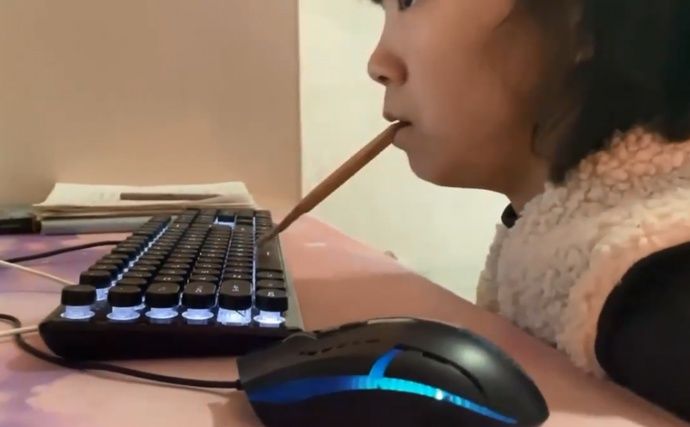  河南|河南咬木棍写小说残疾女孩破格加入作协 网友：有梦想谁都了不起