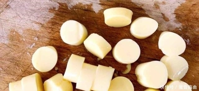 家常豆腐|夏季要补钙，常给孩子吃这菜，钙含量是牛奶5倍，3元1斤特便宜