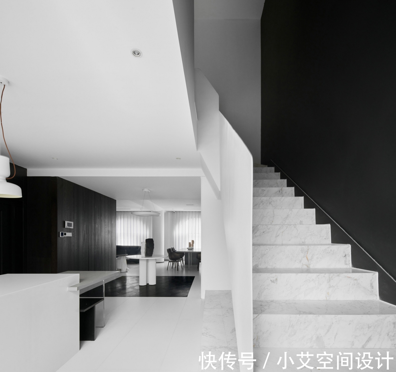复式|147平复式房软装设计,黑与白交织的自然之美