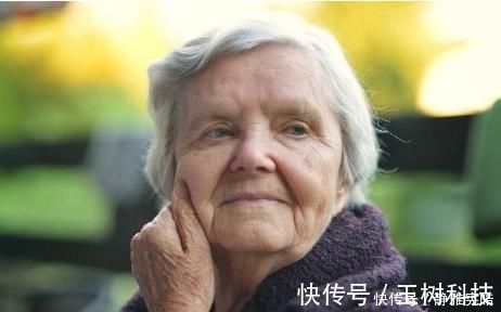 小蛮腰|女性开始衰老,会出现2处变大,3样变少,1项不占,说明很年轻