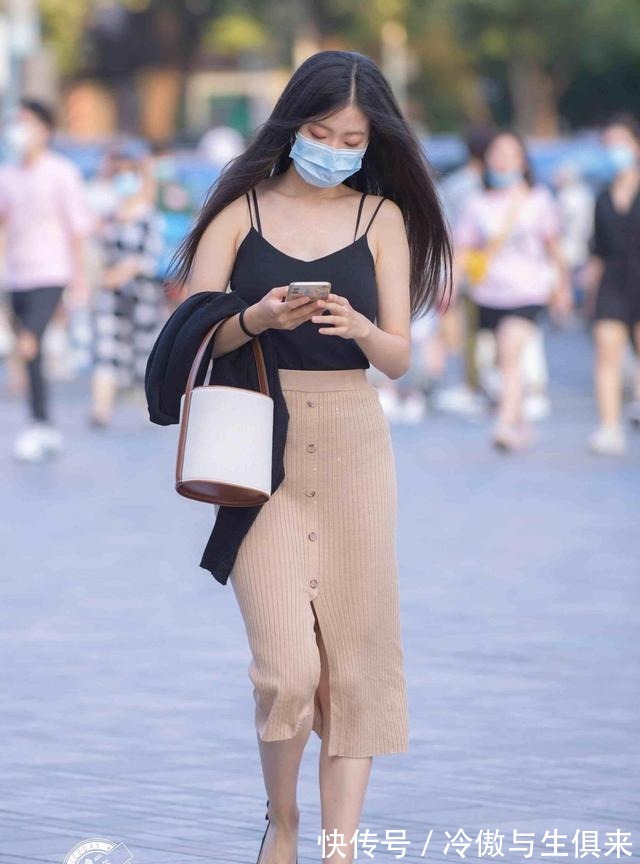 包臀裙 “御姐范”的包臀裙美女,休闲塑形又耐看,搭配容易!