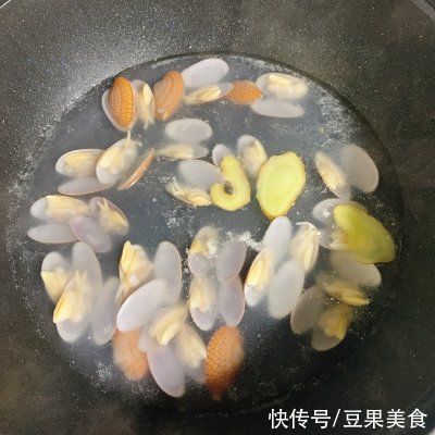 搅拌均匀|花甲蒸蛋这样做，口感味道一级棒