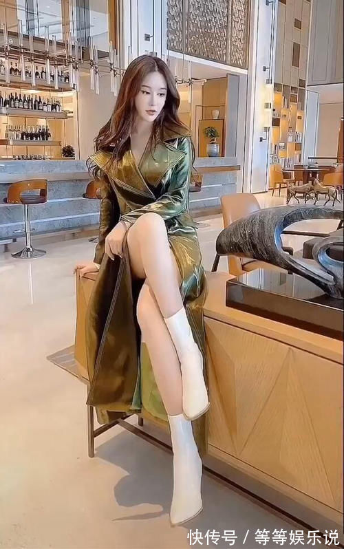 风衣 潮流时尚:风衣配上长靴,不装嫩也美得高级!