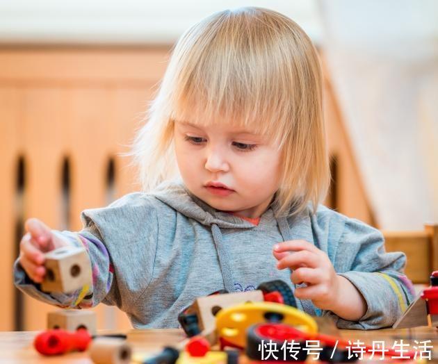 幼儿园|父母易犯的一种错！往往从小毁掉孩子的自理能力，来看正确方法