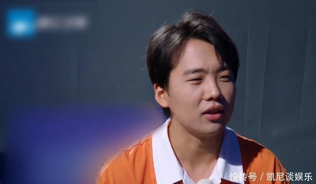 郭麒麟有多幽默《奔跑吧》黑衣人努力憋笑,看样子快忍不住了