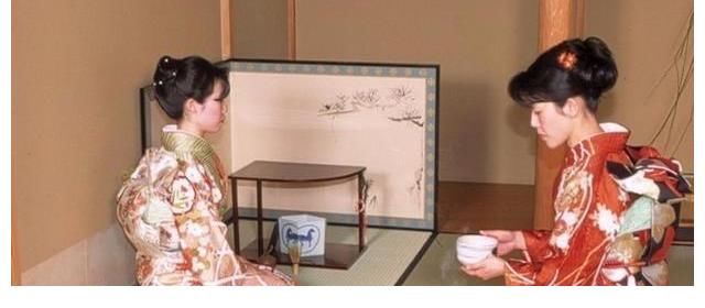 主人家|日本传统的坐姿，似乎就是跪坐在地上，难道跪坐舒服吗？