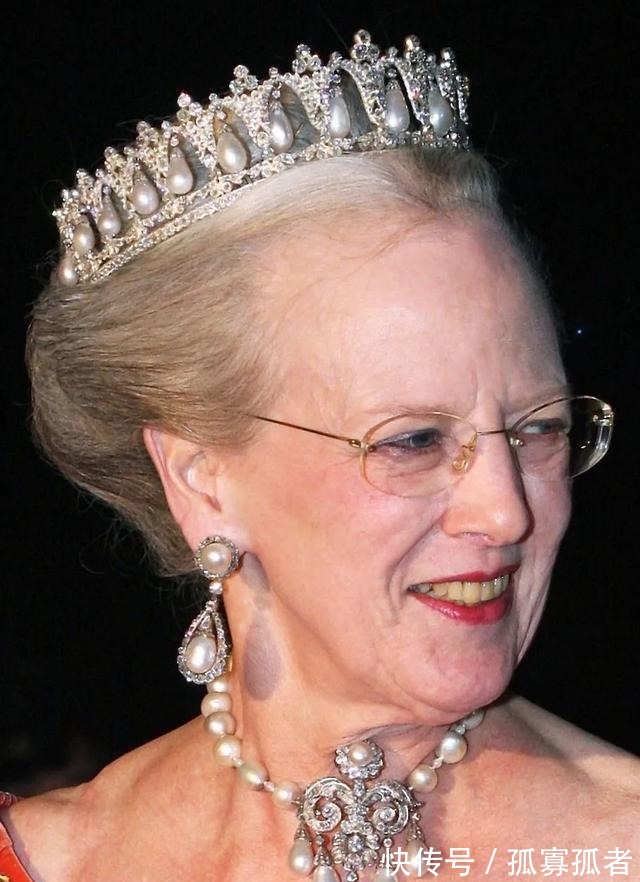 吊坠&那么重的耳环为什么却成为了王室女性的最爱!