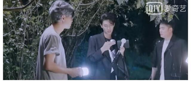 植入|全程都在叫妈妈，关晓彤胆子原来这么小？这个节目还有一个大问题