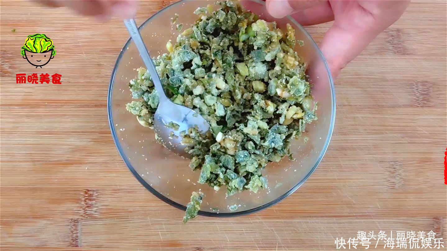 芹菜叶|芹菜叶别丢了，教你一种超美味吃法，简单好吃味道足，越吃越想吃