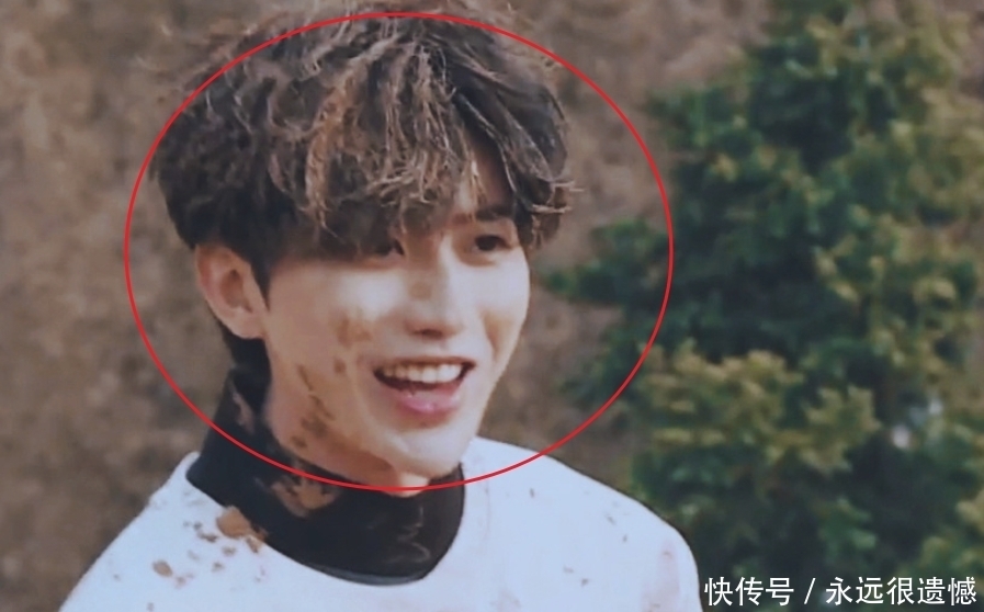 浓妆 蔡徐坤偶像包袱掉一地,卸下了韩系男团浓妆后,这才是真颜值